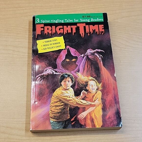 Lot of 8 scholastic scary and haunting books - Picture 4 of 9